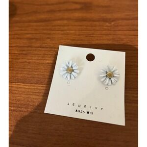 1Pair Romantic Summer white daisy Stud Earrings For Women Jewelry Bright new